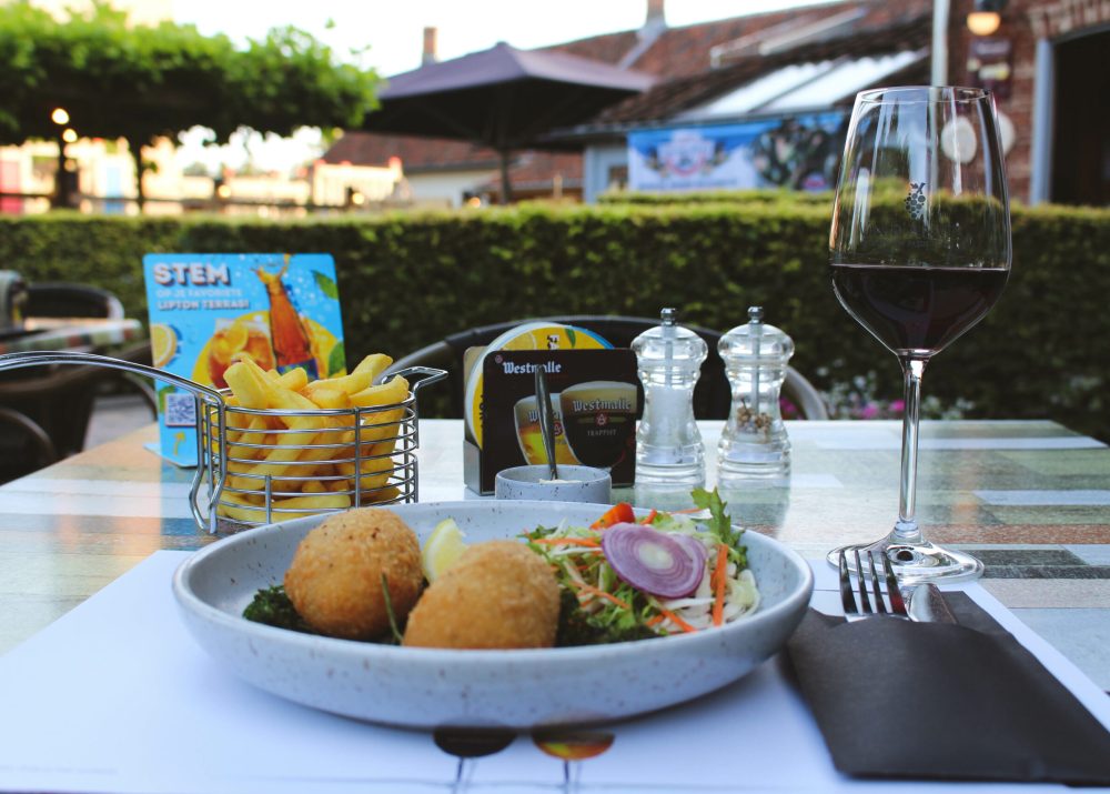 Brasserie De Kasteelhoeve - Terras - Garnaalkroketten